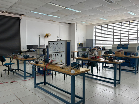 Laboratório de Eletrotécnica do CEEP